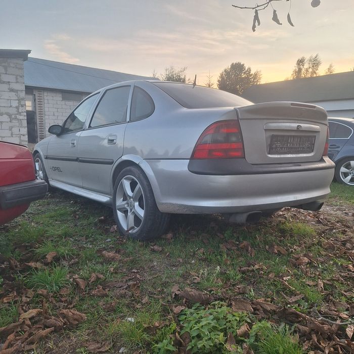 Klapa bagażnika lotka spoiler irmscher vectra b i500