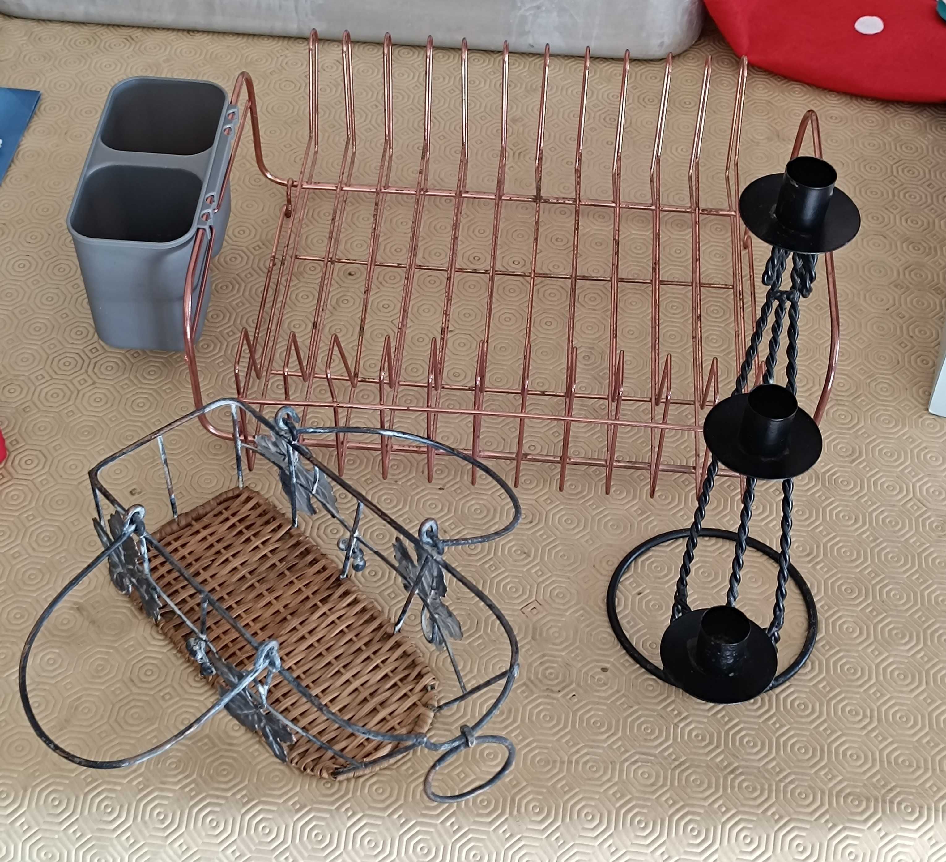 Conjunto Casa Suportes de Loiça Garrafa e Velas