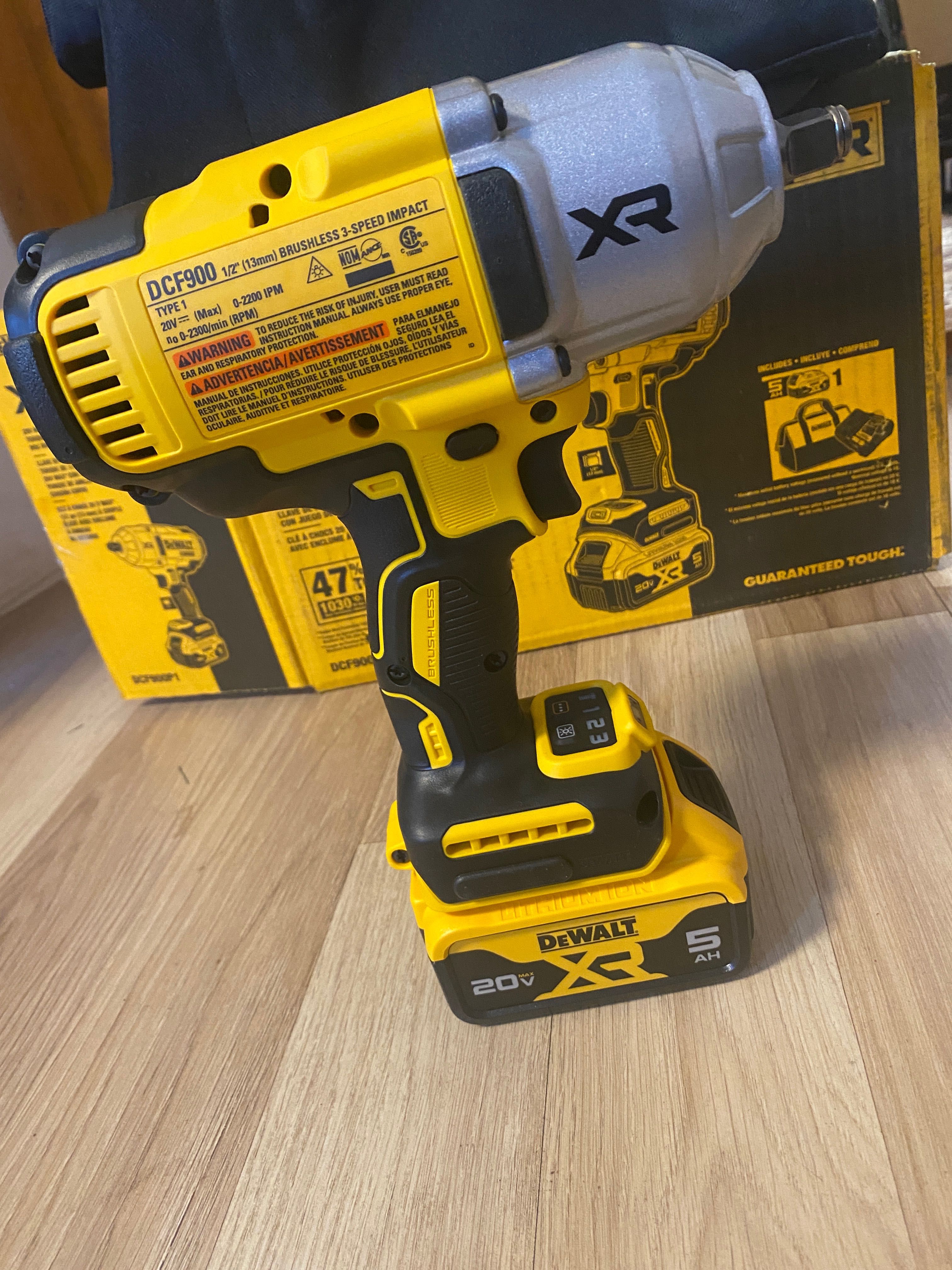 Гайковерт DeWALT DCF900