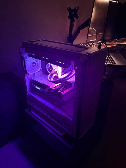 білий преміум-ПК з RTX 4080  та i9-13900KS
