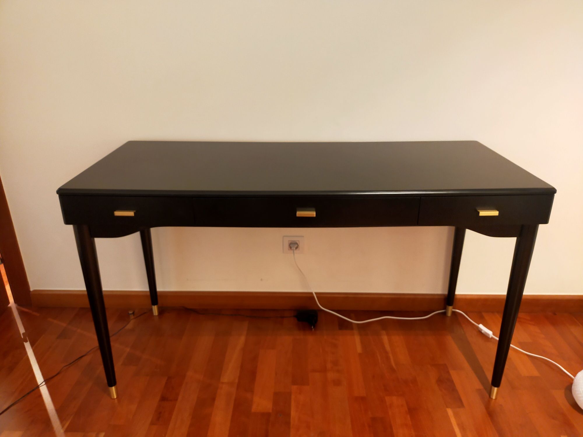 Secretária com 3 gavetas
