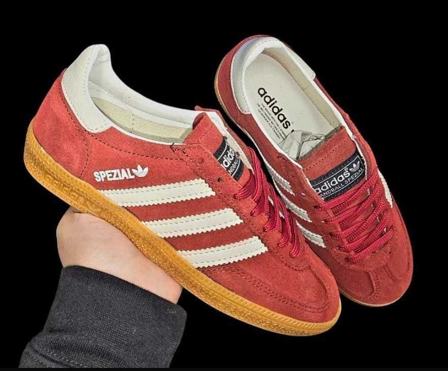 Sapatilhas azul marinho modelo Spezial