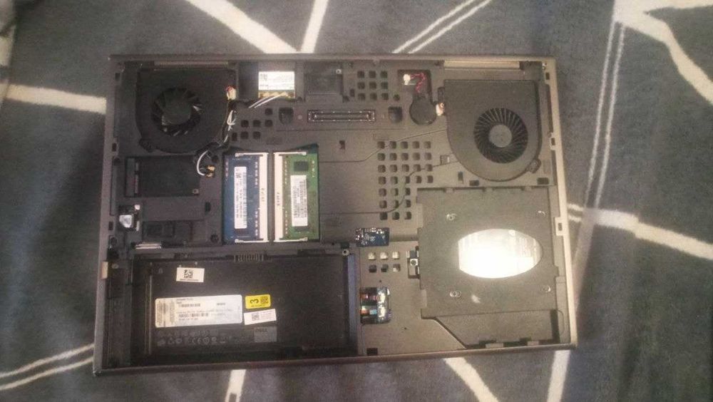 DELL  M4700 Intel Core i3-3110M /16 Gb/120 Gb SSD / 1 TB Gb HDD