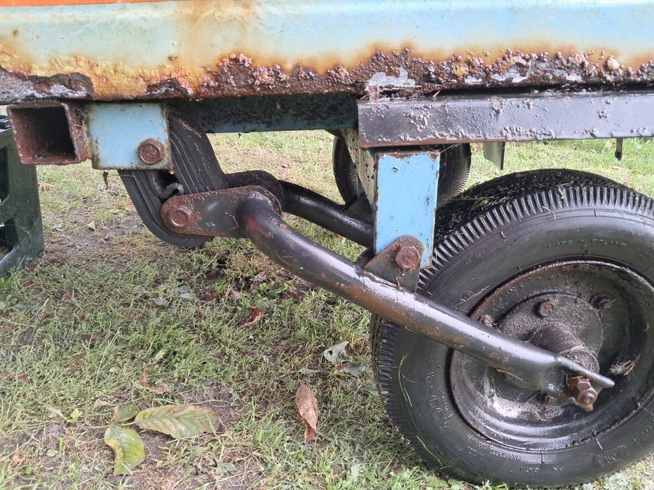 Przyczepka samochodowa pozostałości