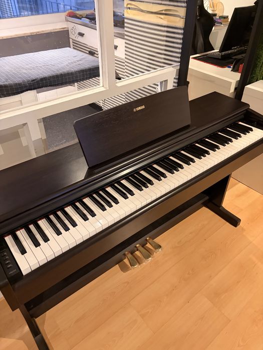 Piano digital Yamaha Arius YDP-145