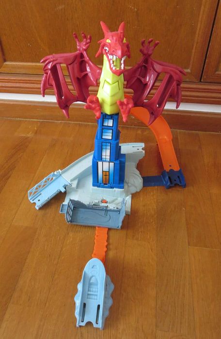 Pista Hot Wheels ( Dragão )