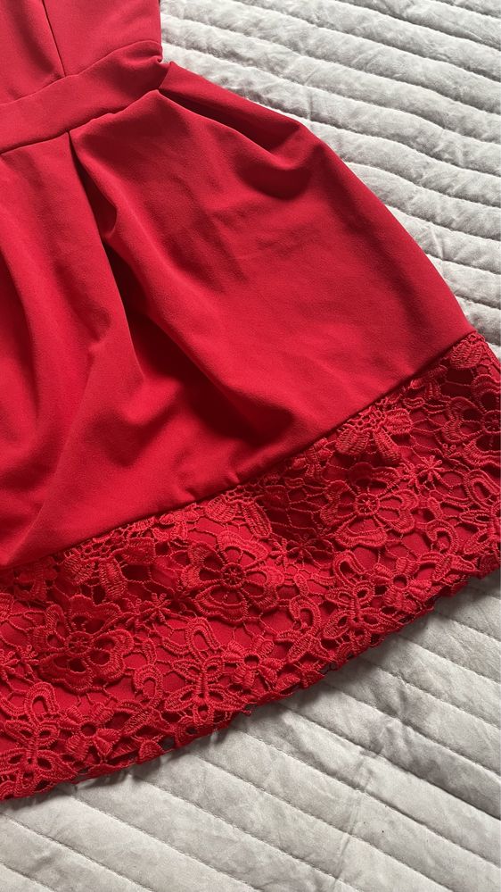 Nowa sukienka czerwona z koronką dekolt w literę V rozmiar S