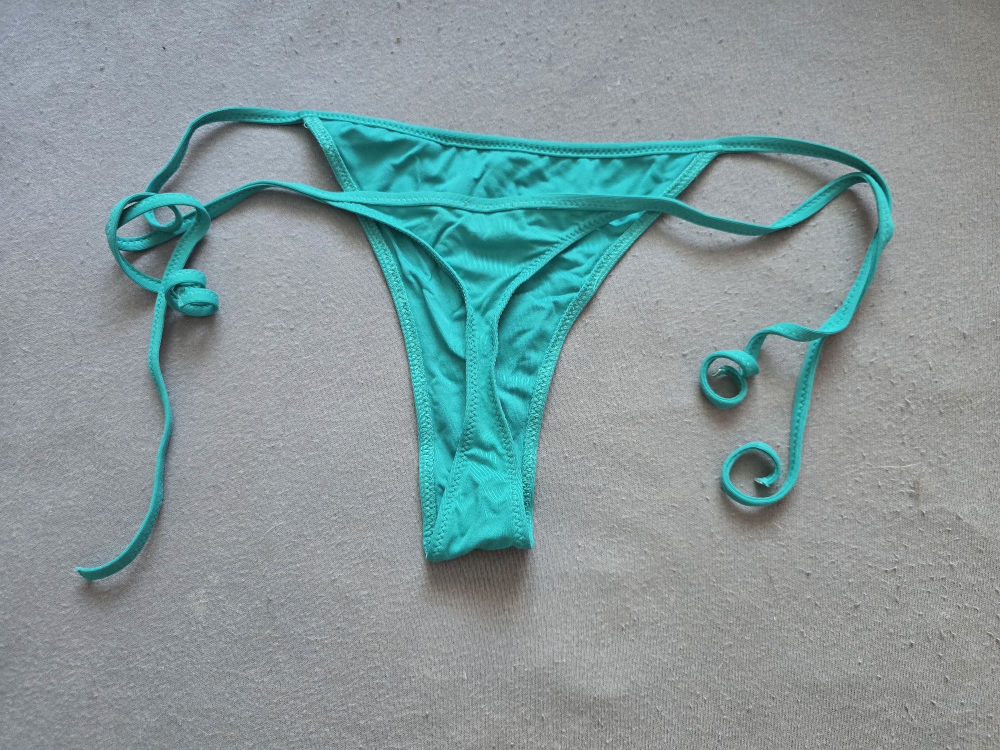 Bikini stringi mały rozmiar dla nastolatki