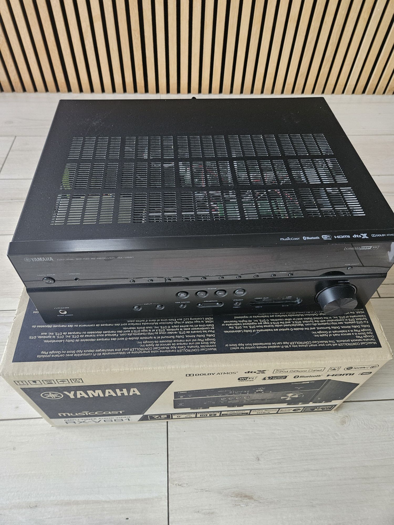Amplituner Yamaha RX-V 681