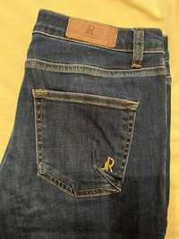 Jeans da marca Relish