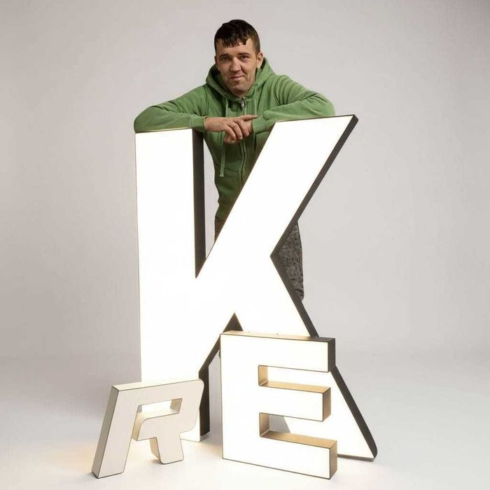 Pylony Reklamowe LED – Totemy i Litery 3D – Producent