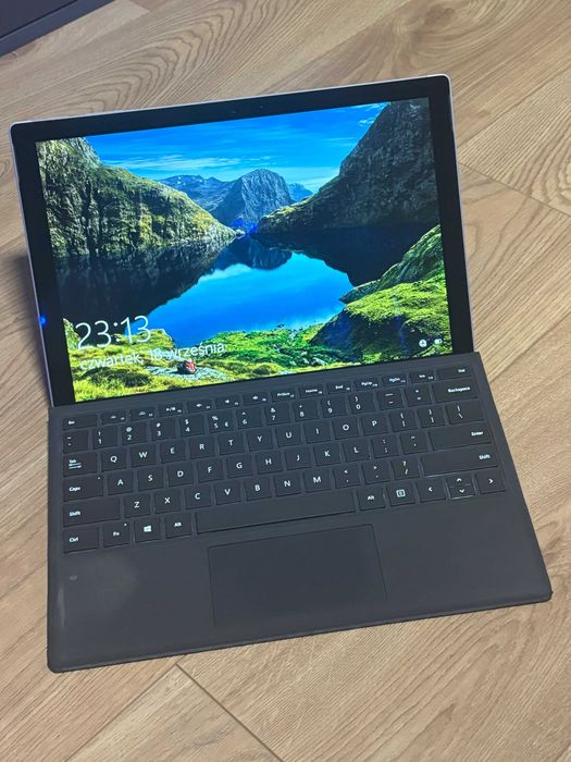 Tablet/Laptop Microsoft Surface Pro 5 (1796) + Klawiatura + Zasilacz