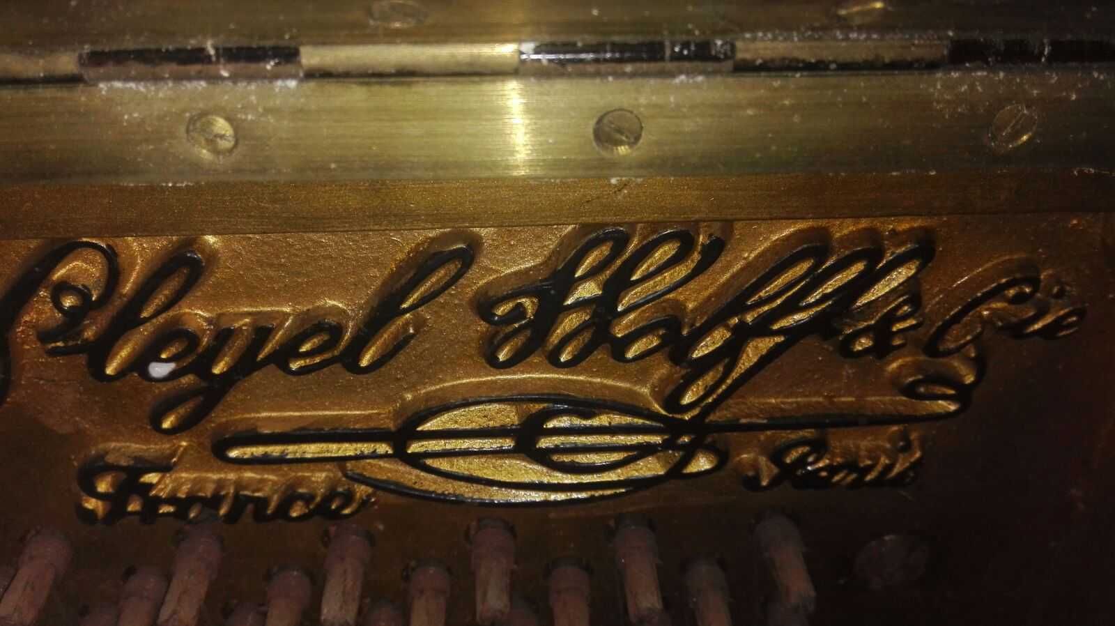 Piano sem cauda muito antigo