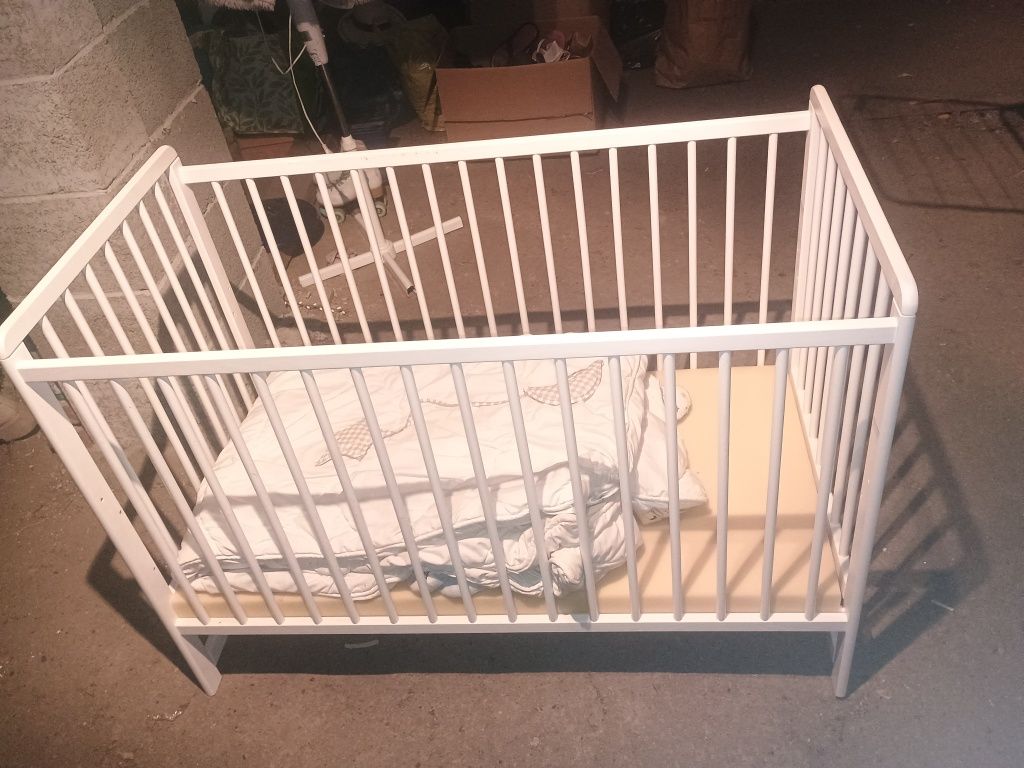 Łóżeczko dziecięce w bardzo dobrym stanie