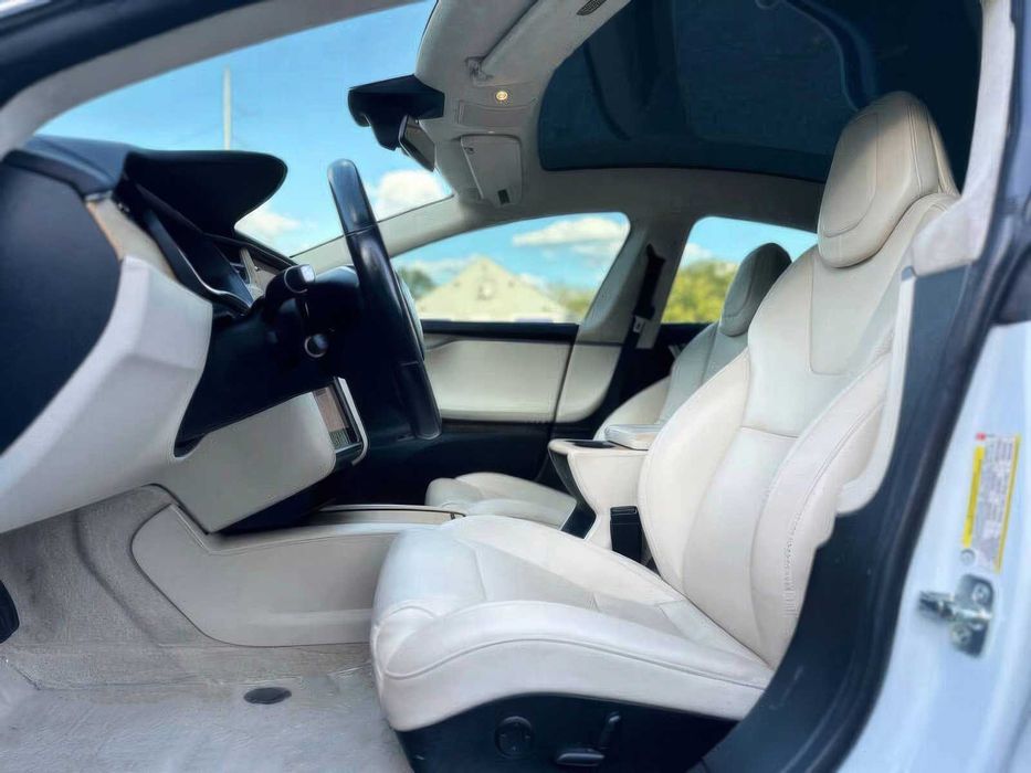 Tesla Model S      2018