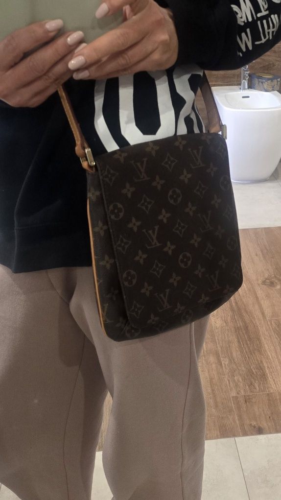 Listonoszka Louise Vuitton