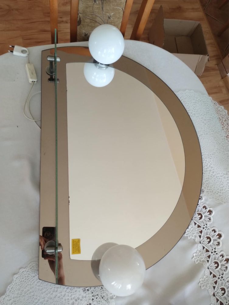 Lustro owalne z półką i oświetleniem