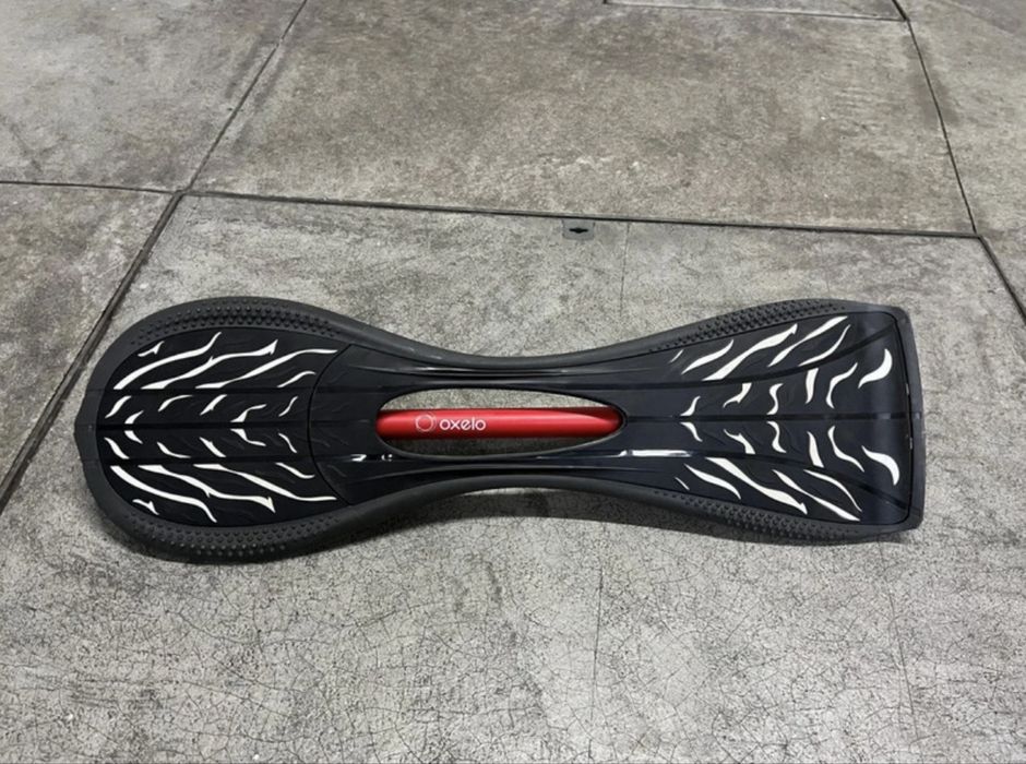 WAVEBOARD OXELO preto e branco (skate de duas rodas)