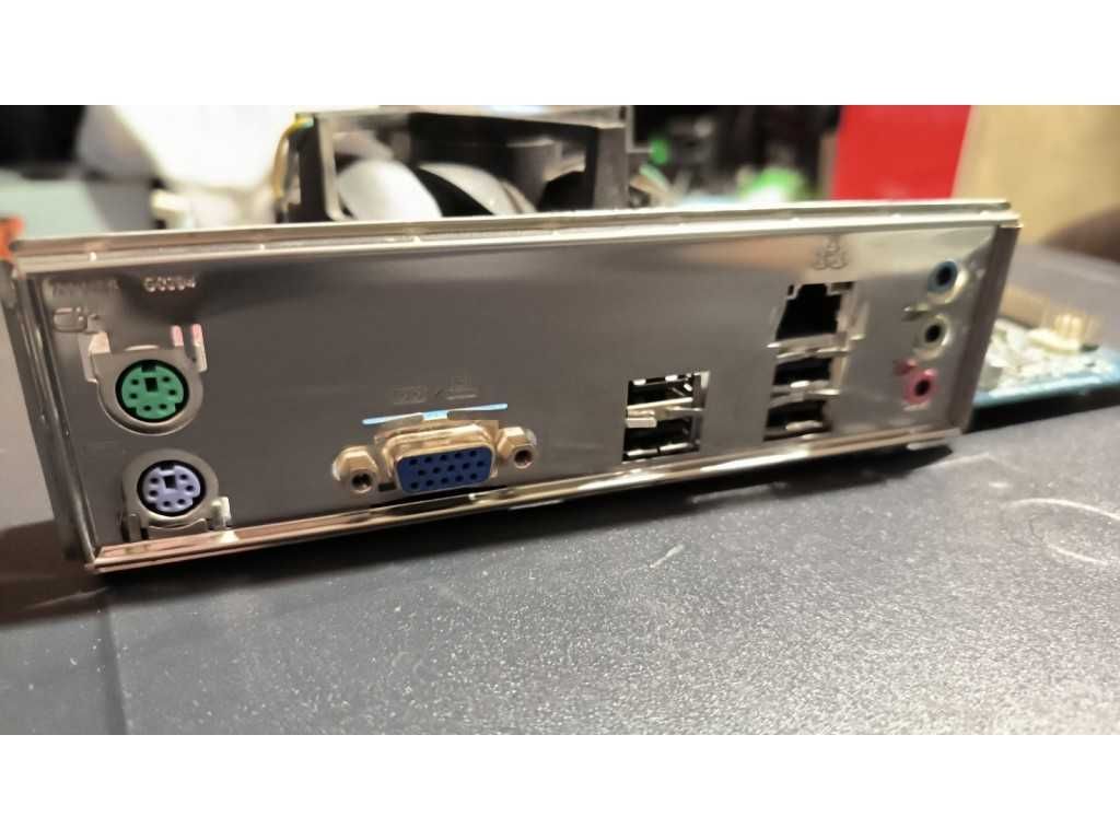 Материнська плата GIGABYTE GA-H61M-DS2 + Pentium G620 з кулером