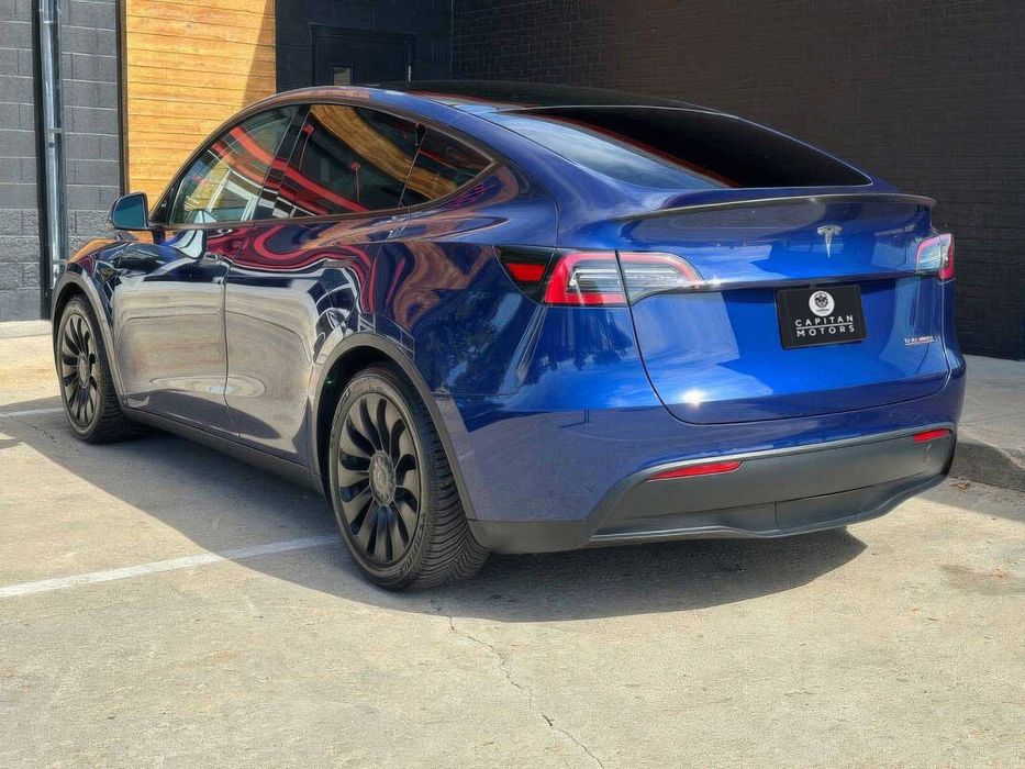 Tesla Model Y      2023