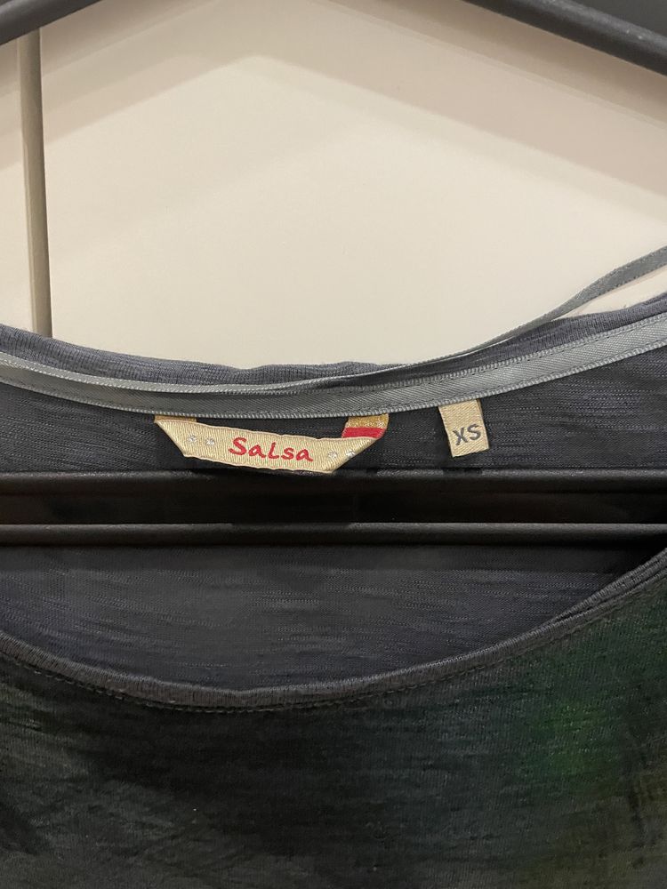 Tshirt assimétrica Salsa tamanho XS. Como nova