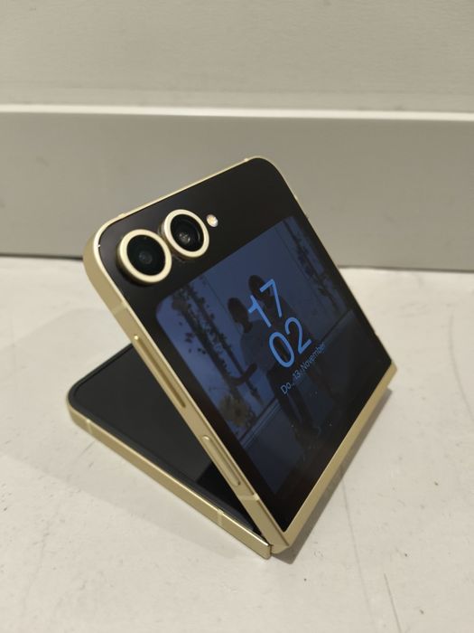 Samsung flip 6 nowy wyświetlacz.