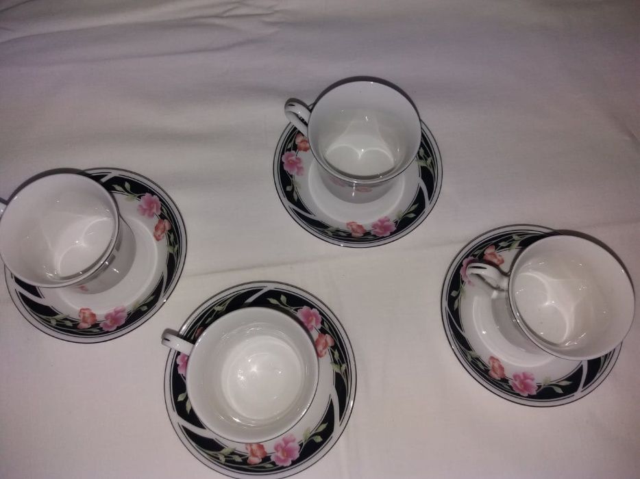 Conjunto de 4 chávenas em porcelana fina da china