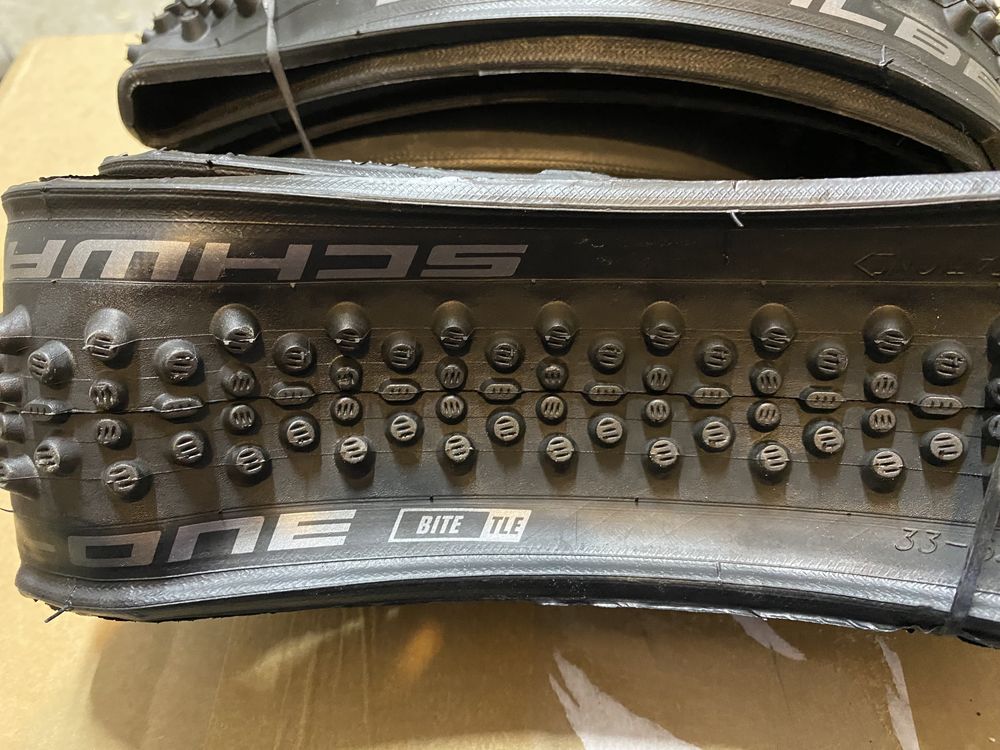 Komplet opon Schwalbe X-ONE BITE TLE 28x3.0 33-622