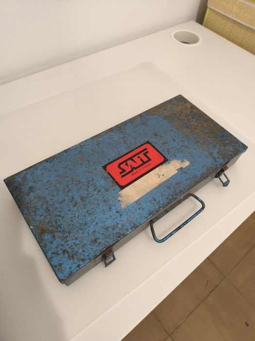 Caixa vintage de ferramentas