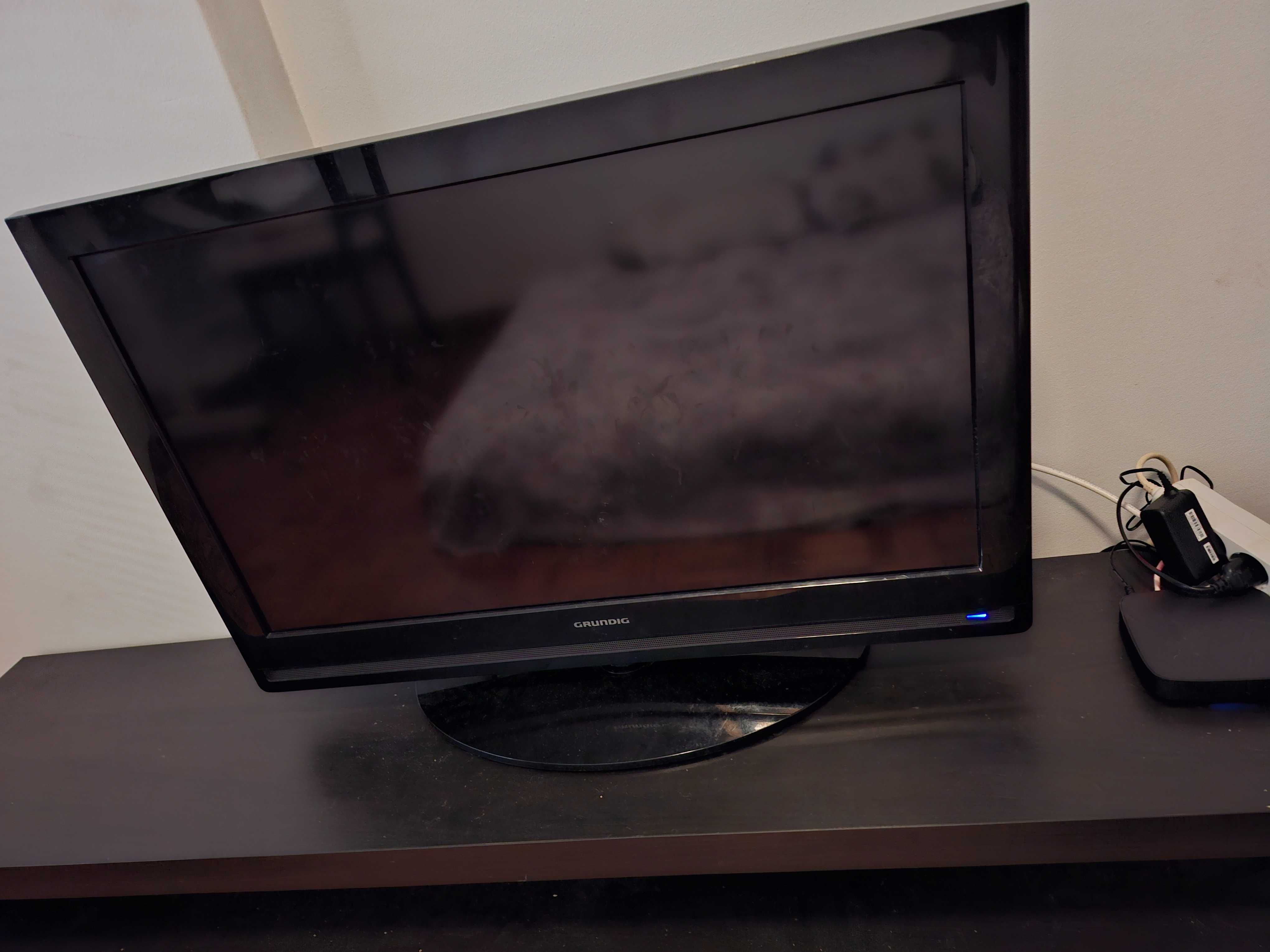 Televisao 45" grundig com comando