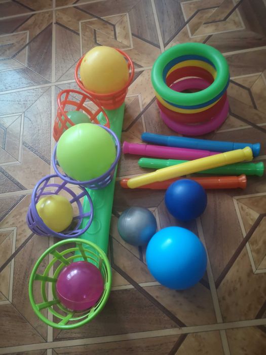 Кільцекид +дві ляльки в подарунок.