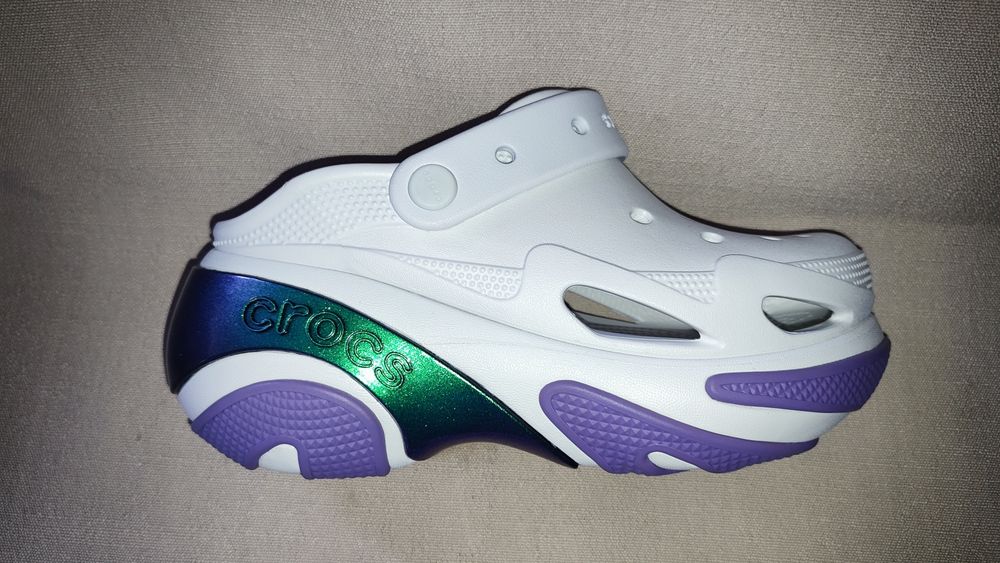 Crocs unisex Bubble Crush Reflector Clogs Kelp