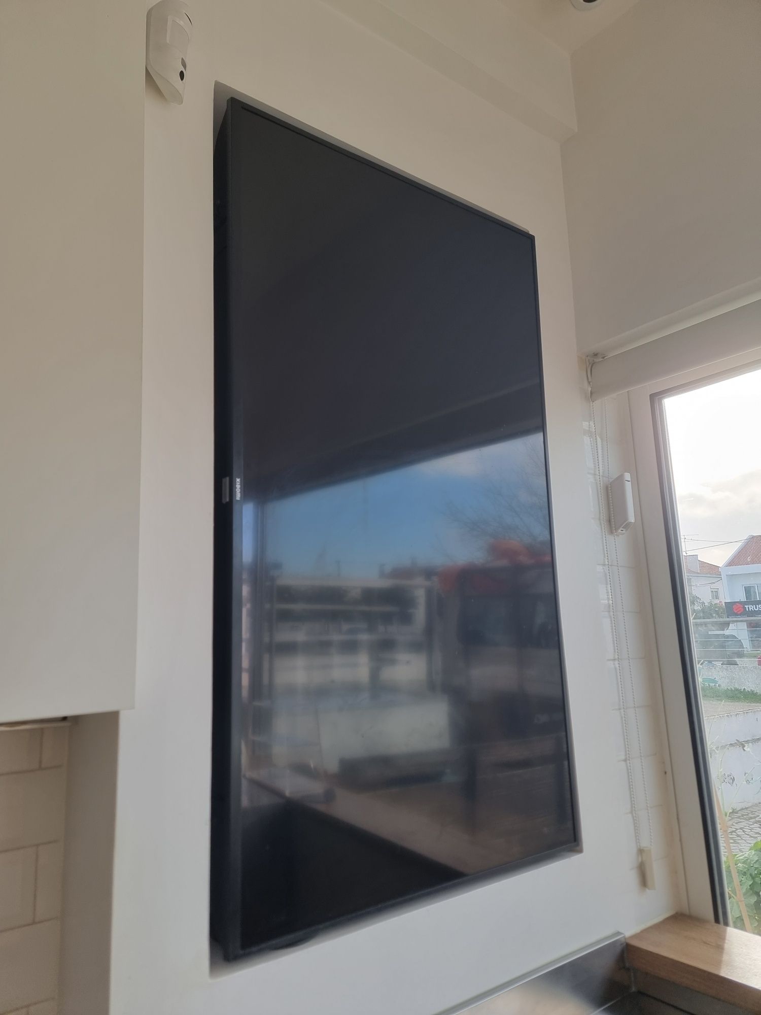 Smart TV xiaomi 140 cm com support mural
