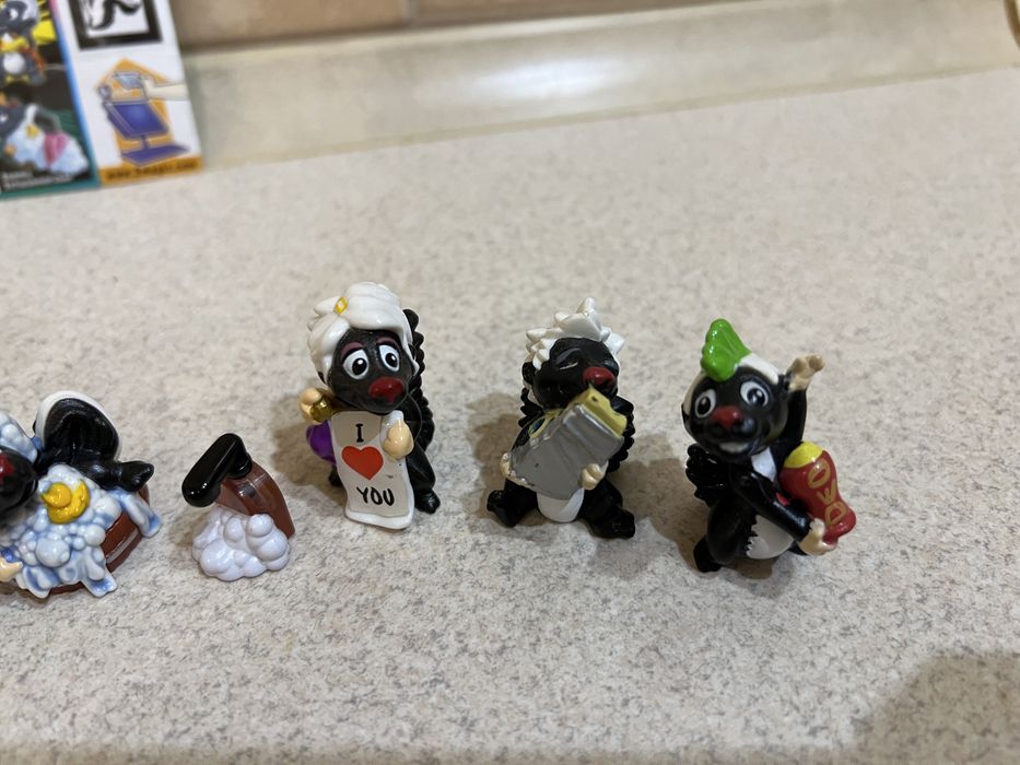 Скунси кіндер іграшки игрушки киндер скунсы