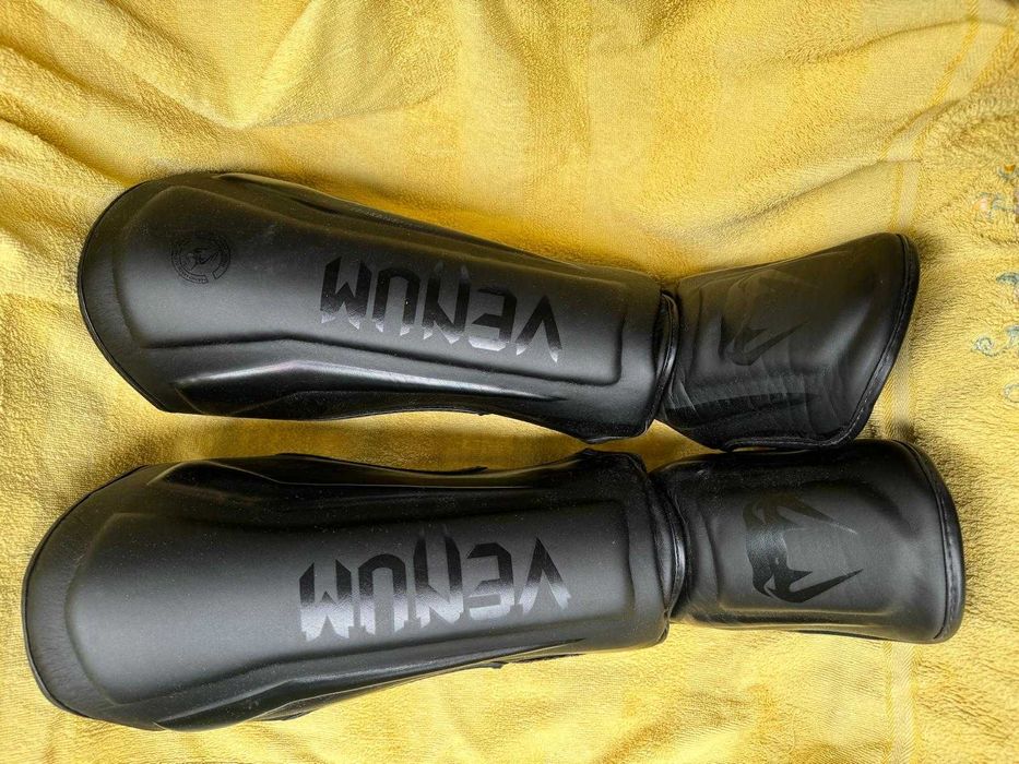 Ochraniacze piszczeli Venum