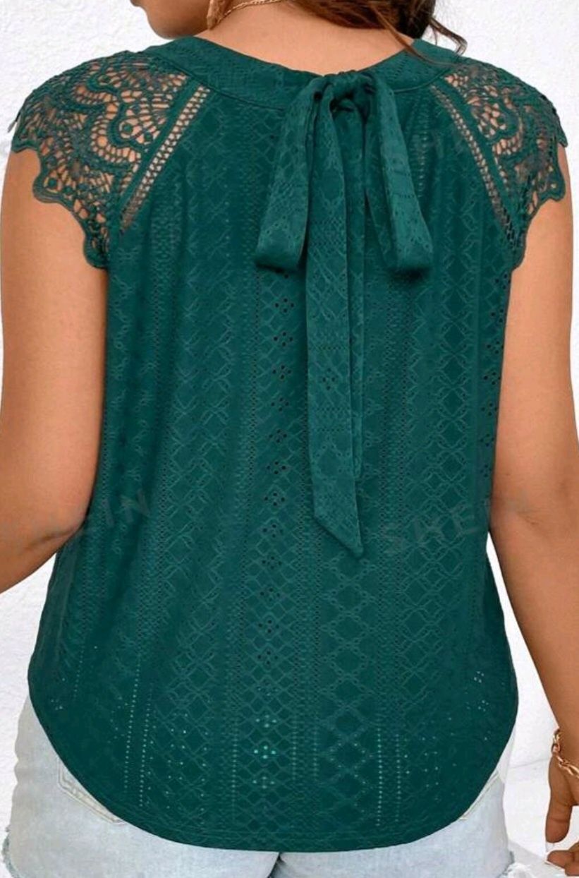 Blusa com renda e laço