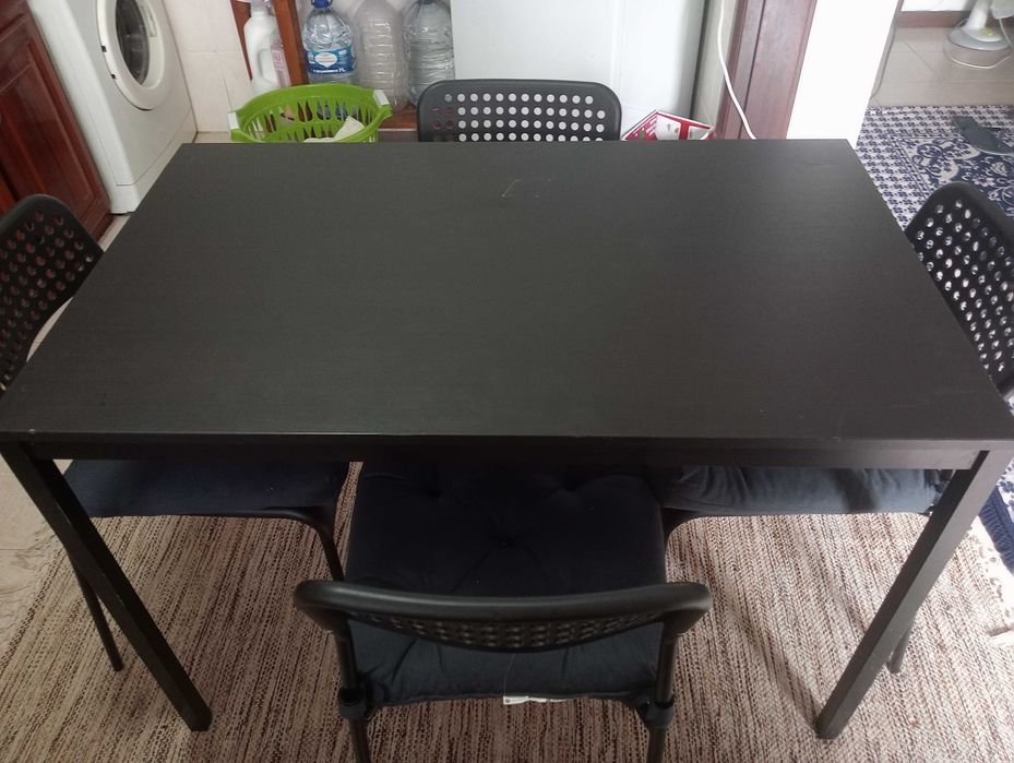 Mesa de 4 cadeiras