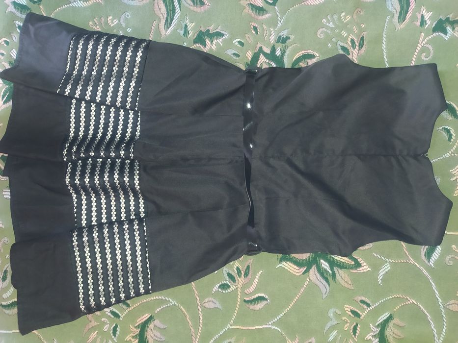 Продам школьное платье, рубашку . 134.