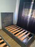 Cama de solteiro cinza