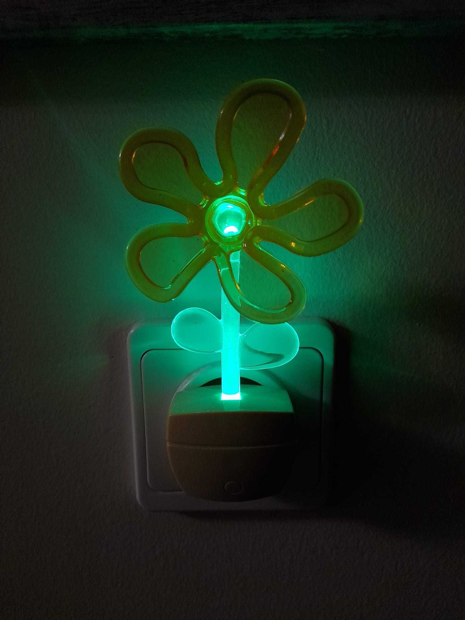 Luz de presença em forma de flor