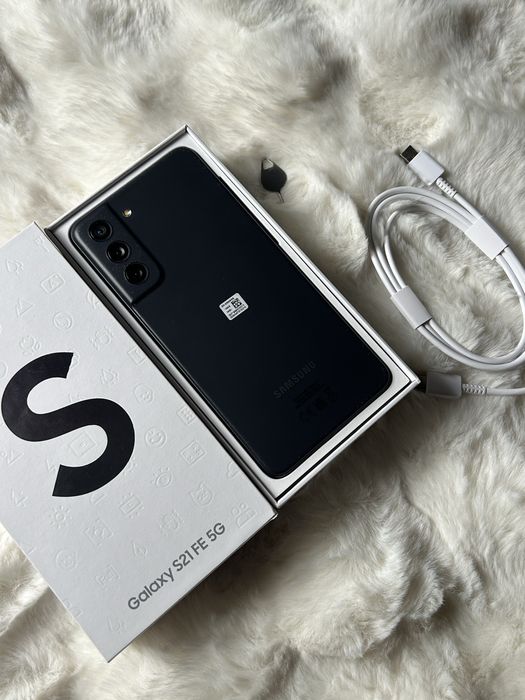 Samsung S21 FE czarny – ładny stan, z pudełkiem, MediaMarkt