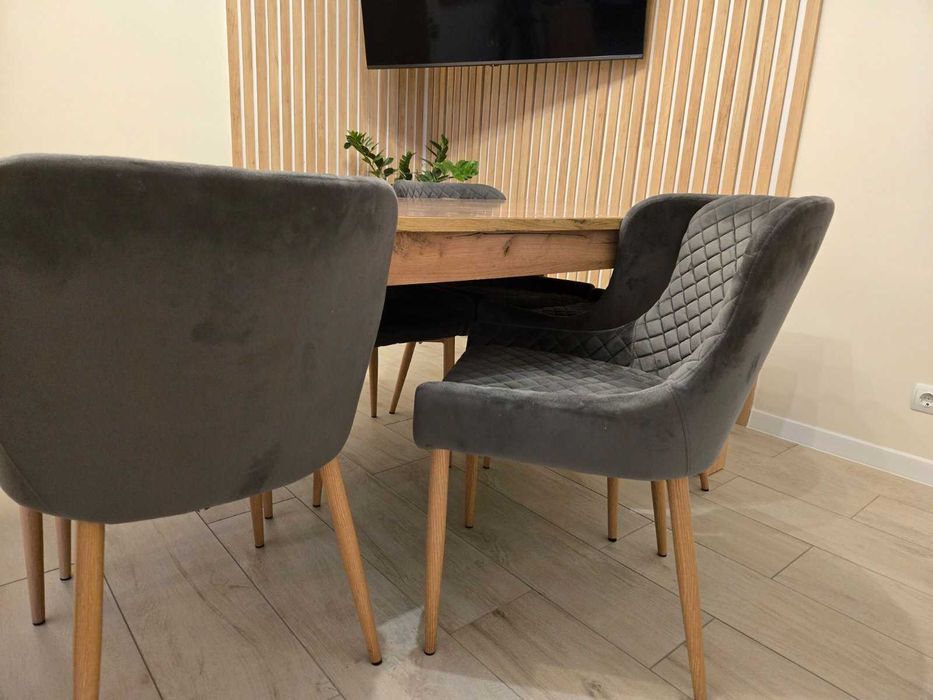 Стіл обідній LINTRUP 90x190/280см + 8 стільців  Б/В (в хорошому стані)