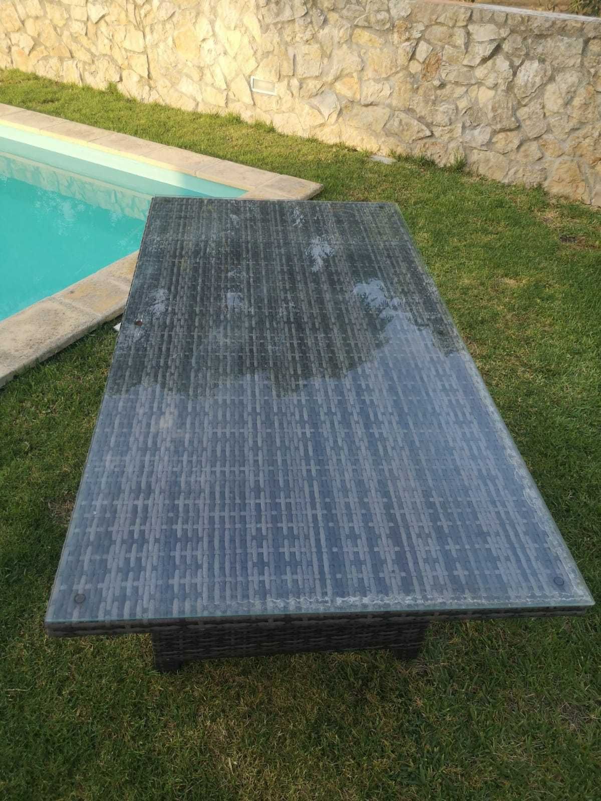 Vendo mesa de refeições exterior