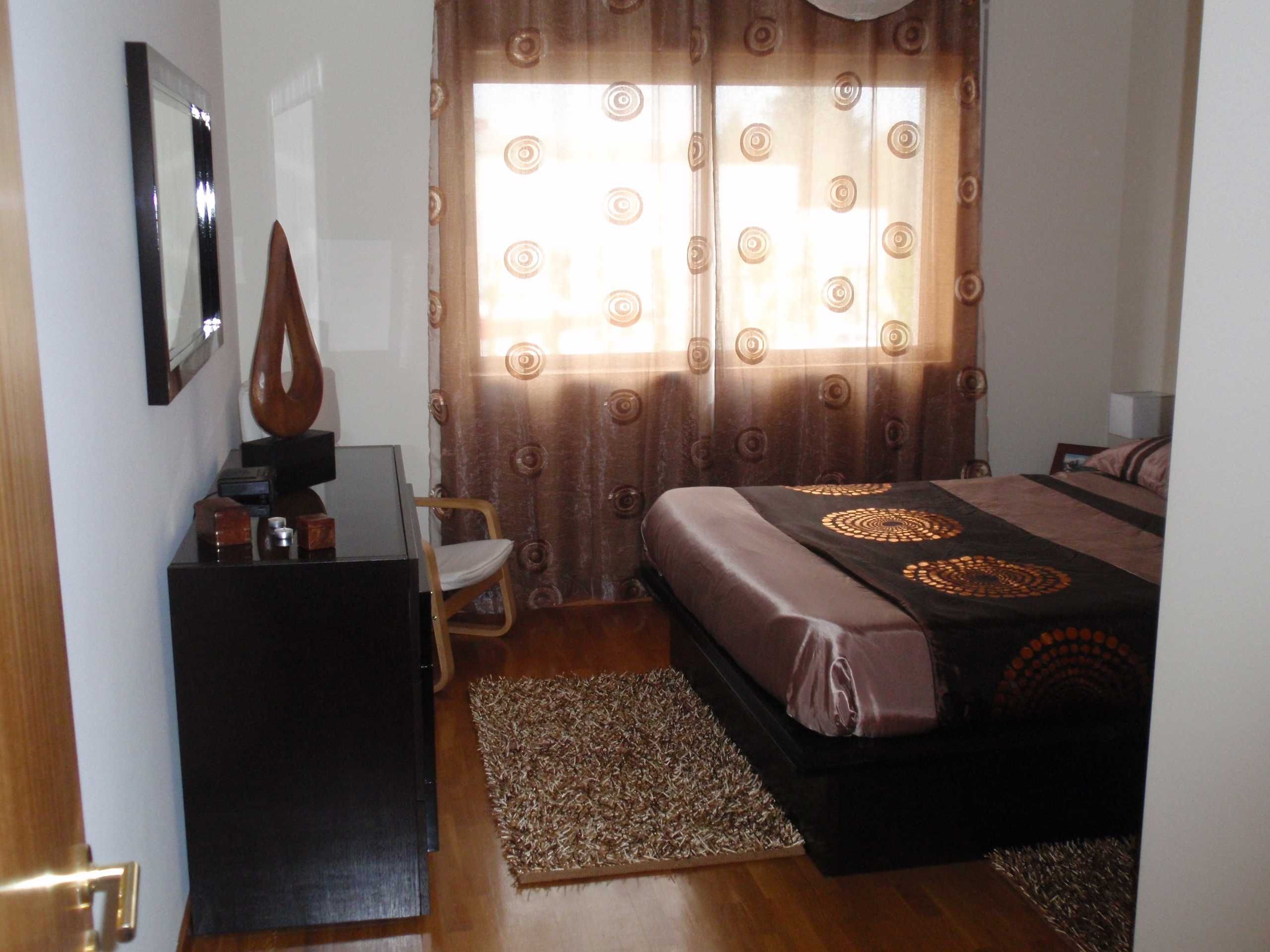 Mobilia Quarto - cama + comoda + mesinhas cabeceira + espelho