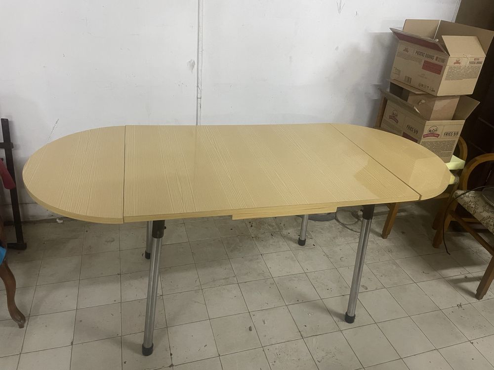 Mesa de cozinha com abas