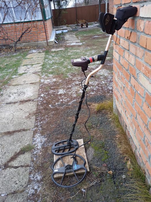 Продам металлоискатель Фишер 75