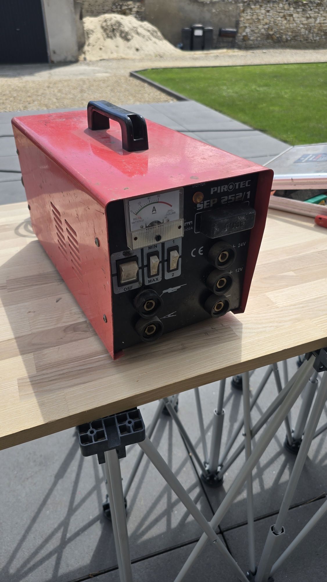Spawarka z prostownikiem 12V i 24V booster