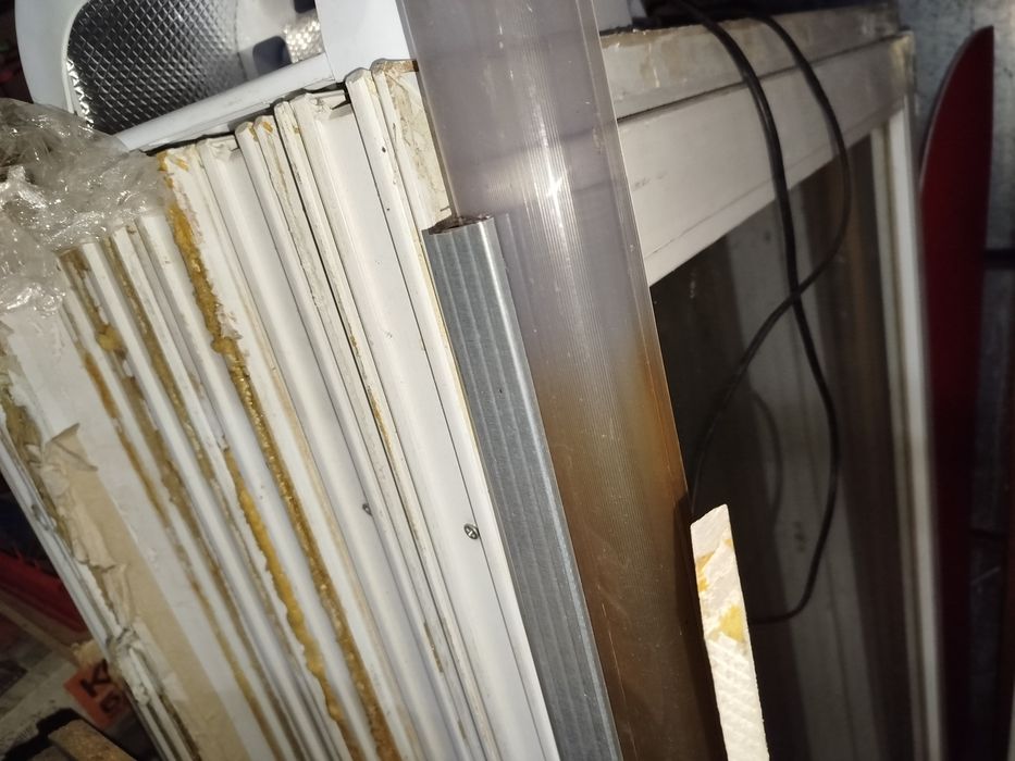 Продам пластиковые окна в хорошем состоянии