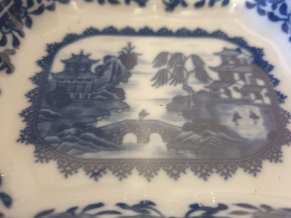 Conjunto de covilhete e prato em porcelana Oficina Real-Colecção Macau
