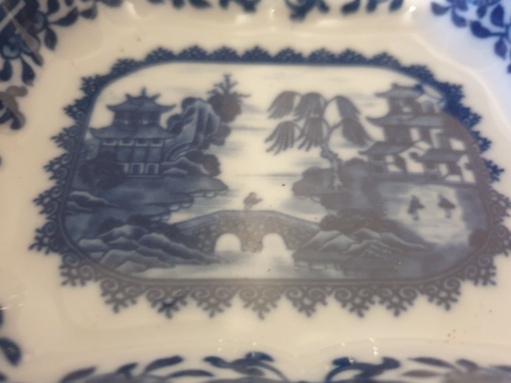 Conjunto de covilhete e prato em porcelana Oficina Real-Colecção Macau